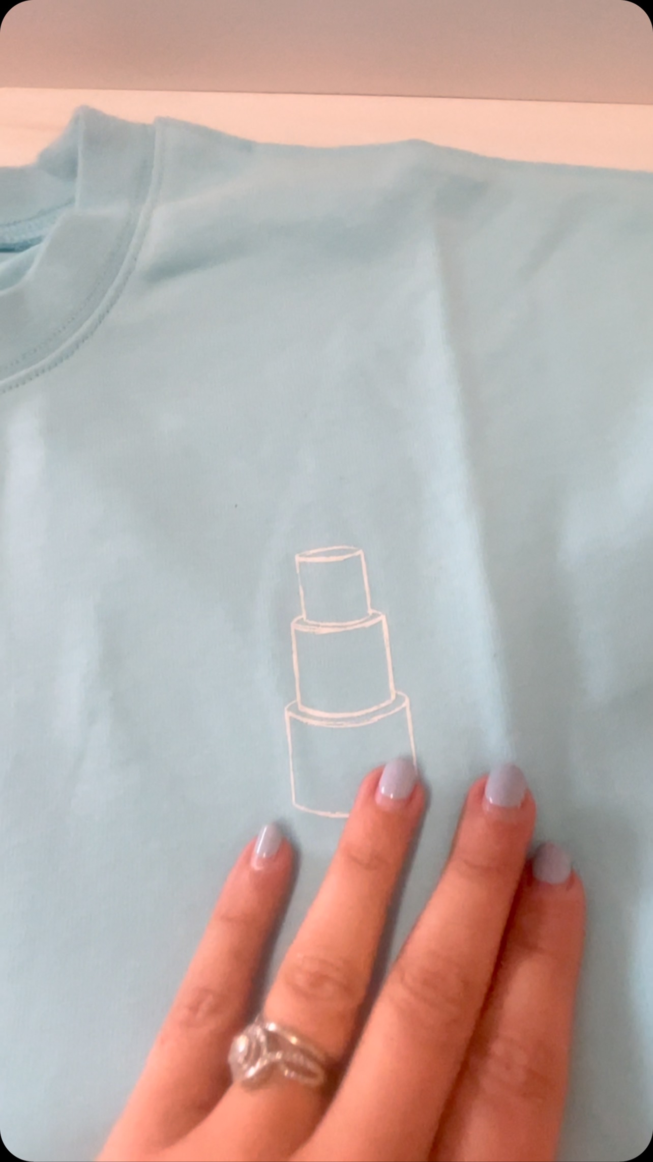 One-Handed up close look at our SEQUIN spirit jersey ❤️ Find them on our website